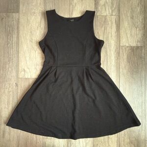 Black Sleeveless Dress
